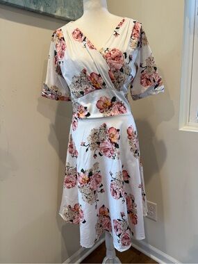 Mint Limit Floral Wrap Midi Dress in White with Pink Rose Print Size L
